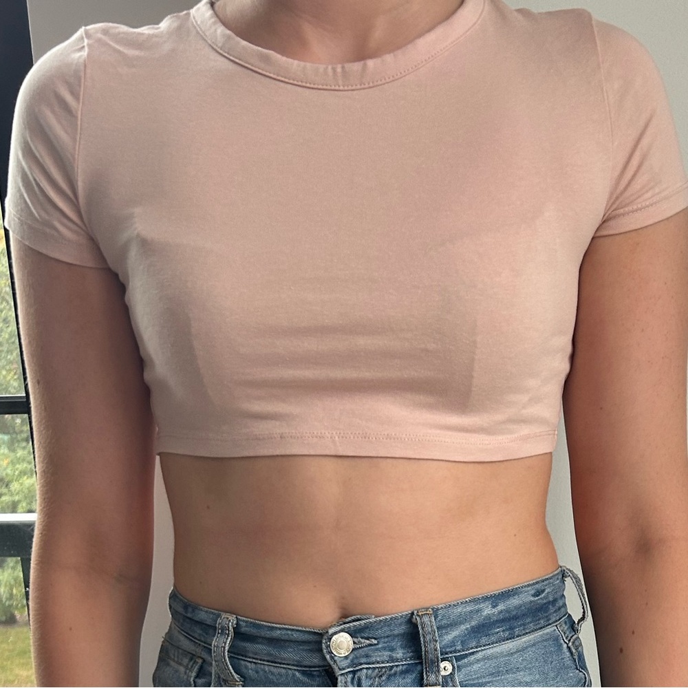 Light pink cropped tshirt
